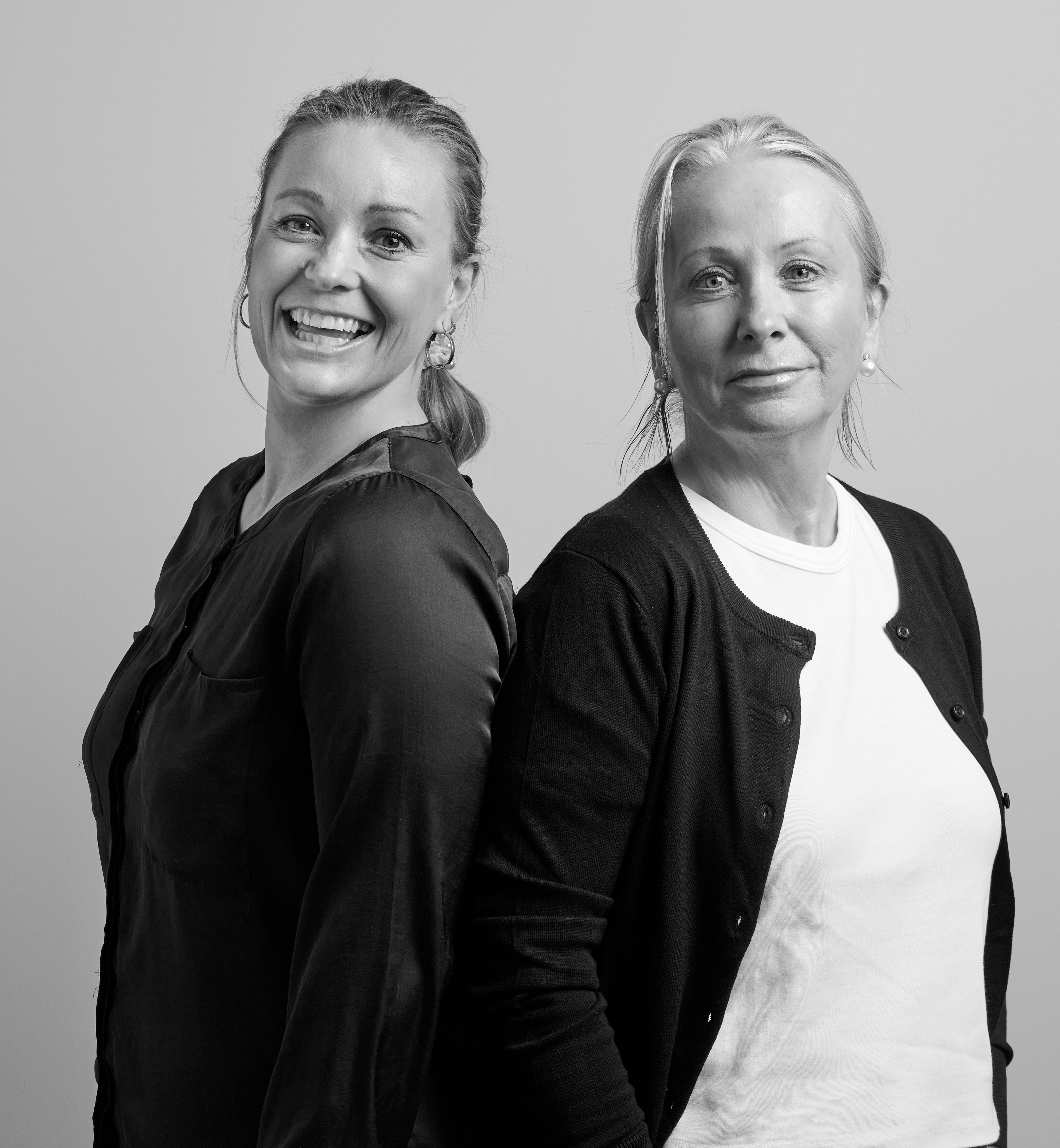 Til-venstre-Mari-Fossland_til-høyre-Elin-Fossland-copy.jpg